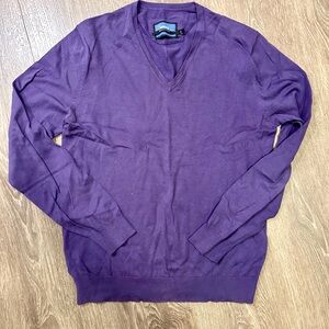 Like new v neck sweater men small purple